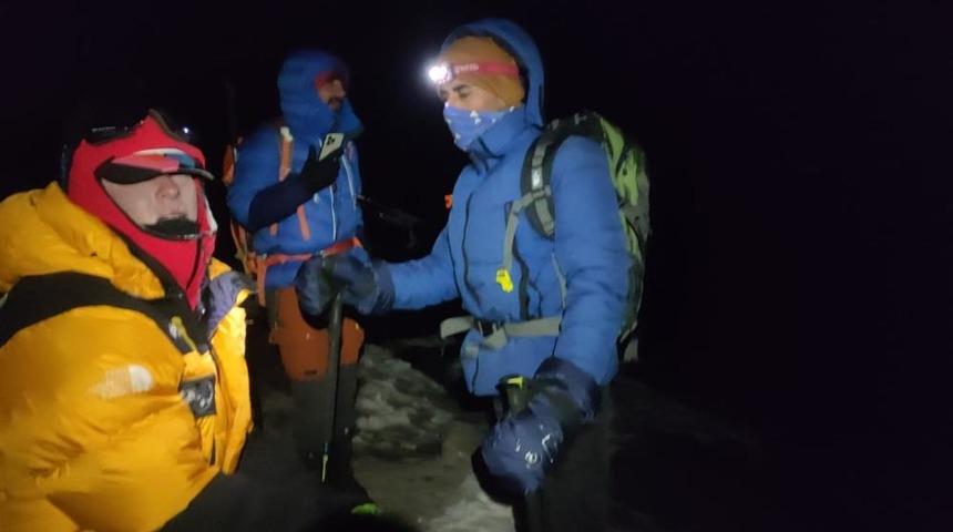 Ağrı Dağı'nda korku dolu anlar! Ukraynalı turist kayalıklara düştü