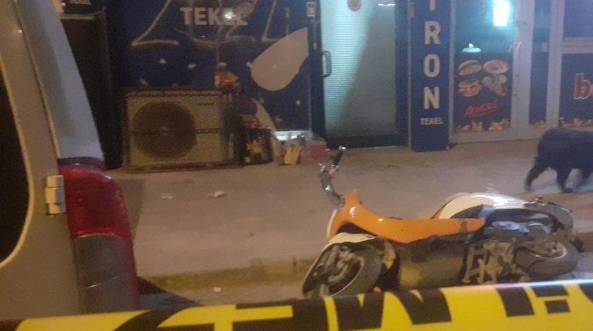 Düzce'de bir kişi tekel büfesine pompalıyla ateş açarken elinden yaralandı