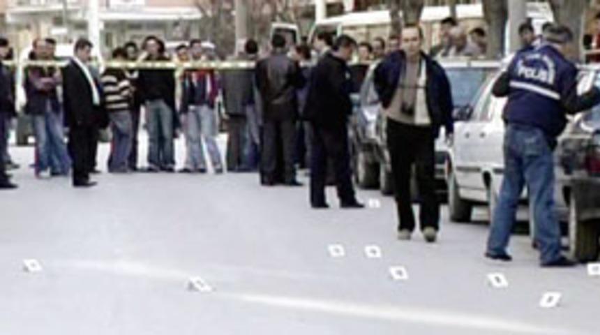 Manisa'da silahlı &ccedil;atışma: 2 &ouml;l&uuml;, 2 yaralı