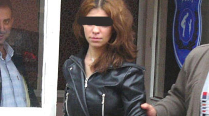 16 yaşındaki kız esrar aleminde yakalandı