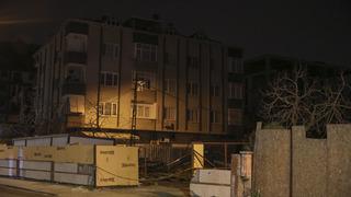 Üsküdar'da inşaat alanındaki toprak kayması nedeniyle bir bina boşaltıldı
