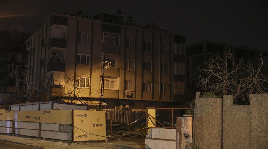 Üsküdar'da inşaat alanındaki toprak kayması nedeniyle bir bina boşaltıldı