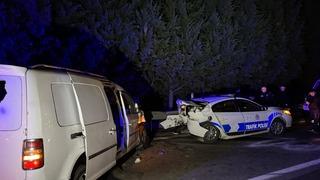 Anadolu Otoyolu'nda düzensiz göçmenleri taşıyan aracın yol açtığı kazada 4'ü polis 18 kişi yaralandı