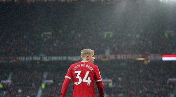 Manchester United futbolcusu Van de Beek, Eintracht Frankfurt'a kiralandı