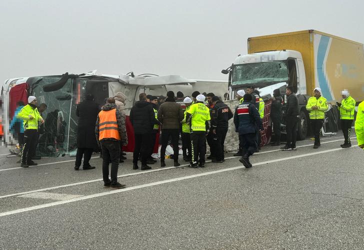 SON DAKİKA | Malatya'da otobüs kazası! Yolcu otobüsü devrildi, ölü ve yaralılar var