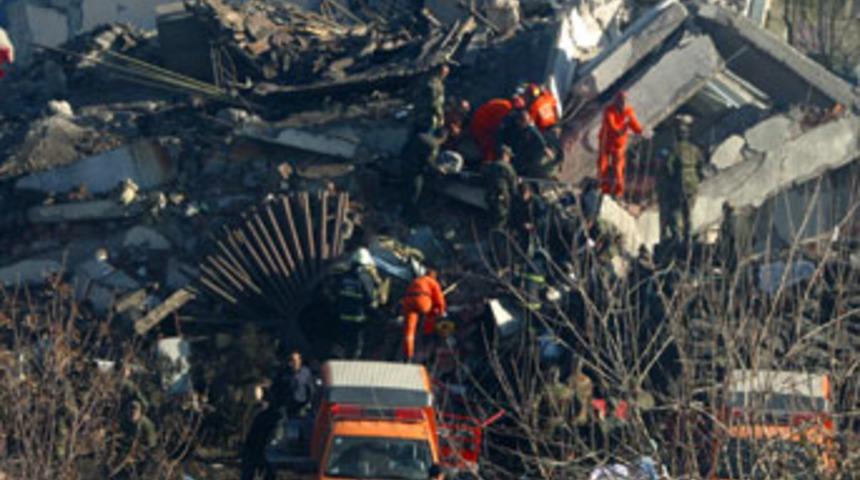 Enkaz altında 8 kişi var