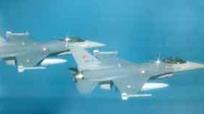 Pilot, helikopterle ticari gemiden alındı