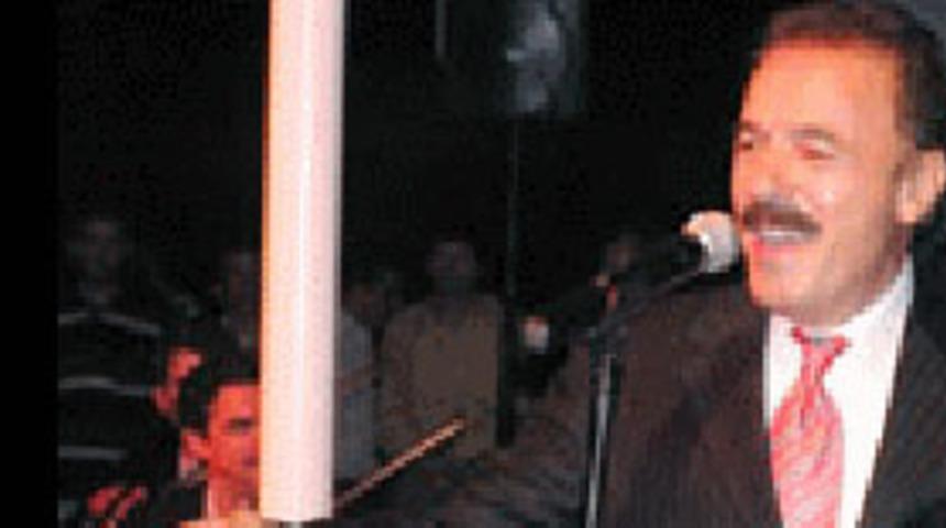 Ferdi Tayfur'dan KKTC'de dev konser