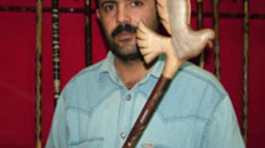 Ecevit'e g&uuml;vercin başlıklı baston