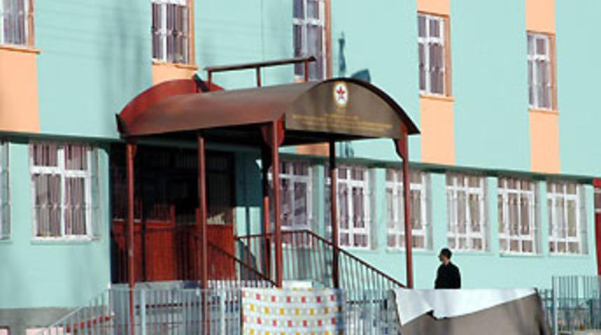 Cinsel istismar olayında 3 kişi a&ccedil;ığa alındı