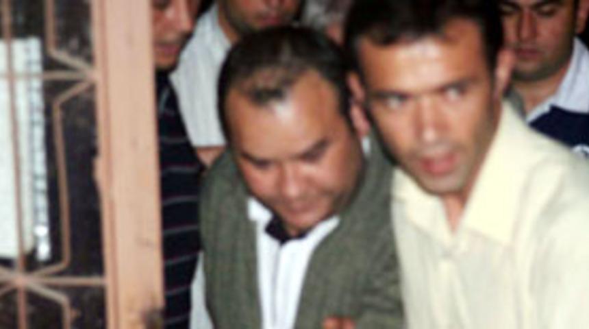 M&uuml;ze m&uuml;d&uuml;r&uuml;ne 25 yıl hapis