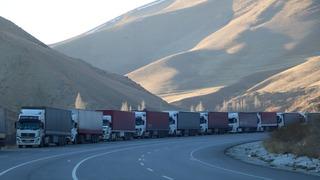 Türkiye-İran sınırında şaşırtan görüntü! 10 kilometrelik TIR kuyruğu oluştu