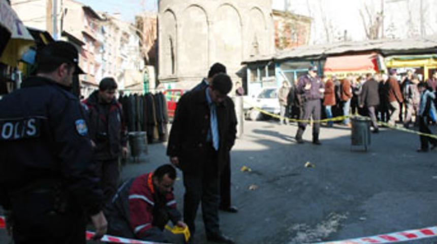 Erzurum'da yol ortasında kanlı infaz