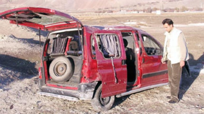 Erzincan'da korkun&ccedil; kaza: 2 &ouml;l&uuml;, 4 yaralı