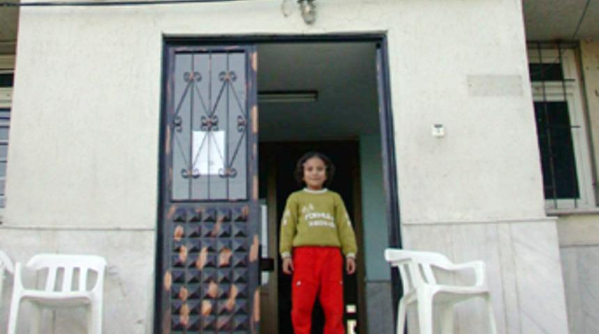 &Ccedil;ine'de bir yurt deprem riski nedeniyle boşaltıldı