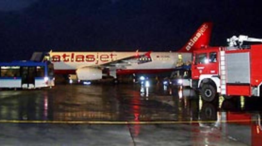 Atlasjet yolcu u&ccedil;ağı acil iniş yaptı