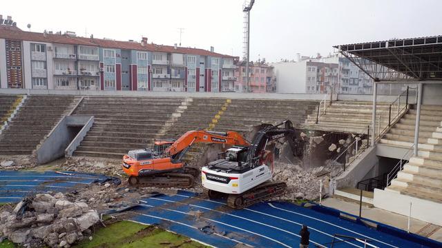 Aydın'daki Adnan Menderes Stadyumu yıkılıyor