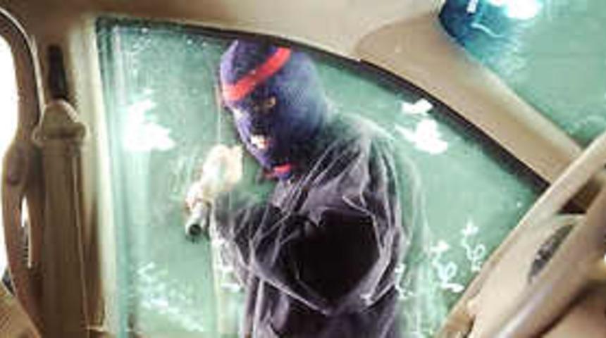 Para yerine ilk yardım &ccedil;antasını &ccedil;aldı