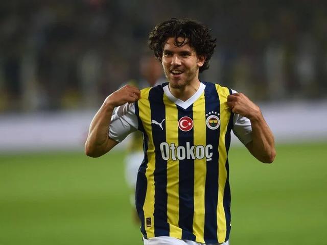 Dortmund'a yardımcı hoca olarak giden Nuri Şahin, ilk transferini Fenerbahçe'den yapıyor