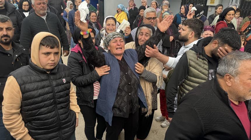 Adana'da yangında yaşamını yitiren çift ile ikiz bebeklerinin cenazesi defnedildi