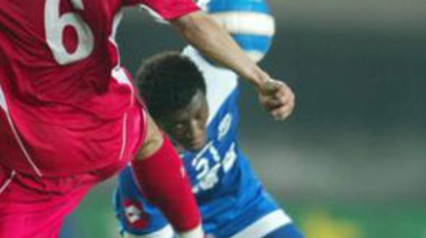Futbolcu ma&ccedil;ta k&ouml;r oldu