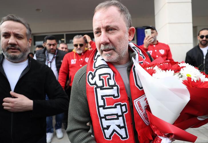 Antalyaspor'a imza atan Sergen Yalçın'dan Beşiktaş açıklaması! Sözleşmesinde teklif gelmesi halinde serbest kalma maddesi var mı?