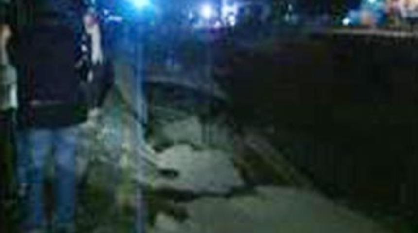 Yol g&ouml;&ccedil;t&uuml;, vatandaş panik i&ccedil;inde sokağa fırladı