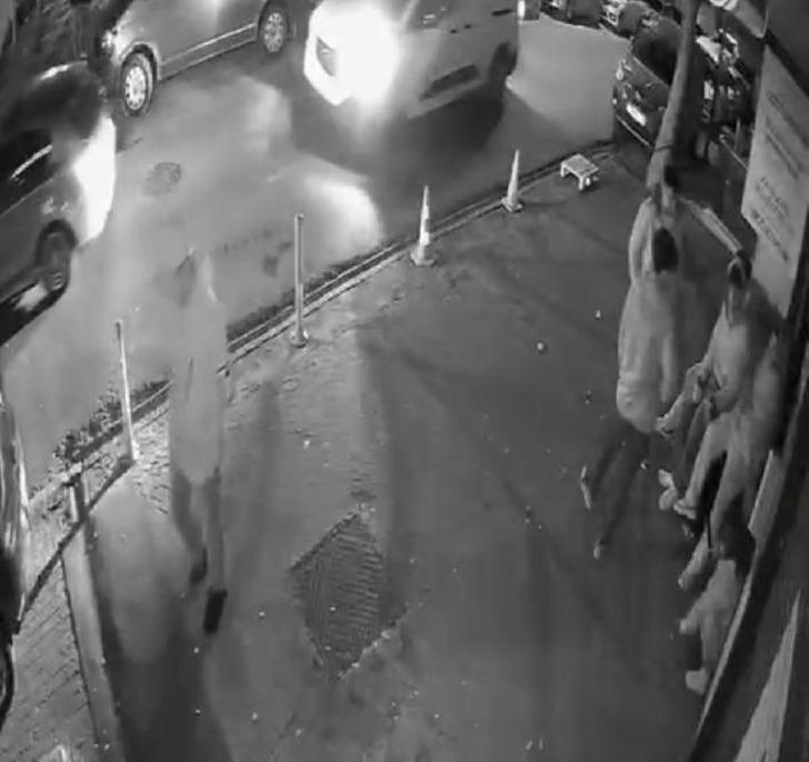 İstanbul'da kan donduran olay! Silahı kafasına dayadı, aracıyla ezmeye çalıştı... İşte o anlar G1