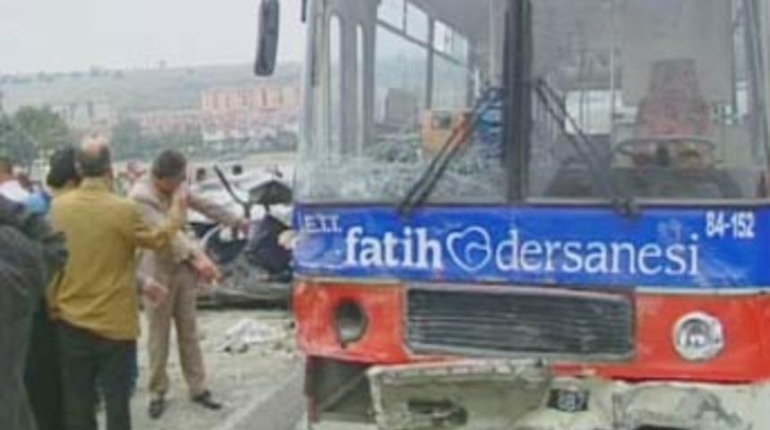 Halkalı'da trafik kazası: 4 &ouml;l&uuml;