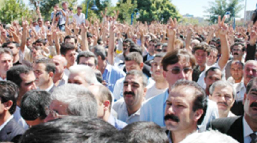 Diyarbakır'da sessiz y&uuml;r&uuml;y&uuml;ş