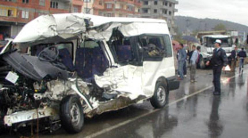 Ankara'da trafik kazası: 8 &ouml;l&uuml;