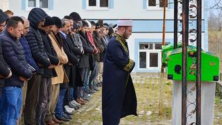 En acı tesadüf! Taziye ziyaretinde kalp krizi geçirdi, iki arkadaş yan yana toprağa verildi