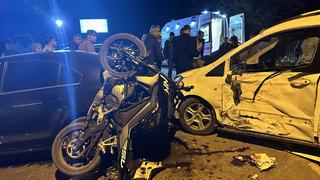 Adıyaman'da hafif ticari araçla çarpışan motosikletteki 2 kişi yaralandı