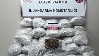 Elazığ'da tırın dorsesine gizlenmiş 138 kilogram skunk bulundu