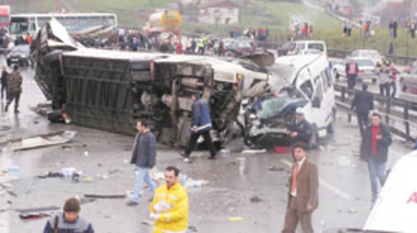 TEM Otoyolu'nda kaza: 1 &ouml;l&uuml;