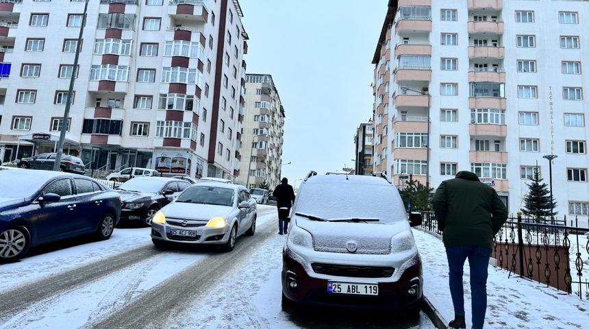 Erzurum, Ardahan ile Kars'ta kar yağışı ve soğuk hava etkili oluyor