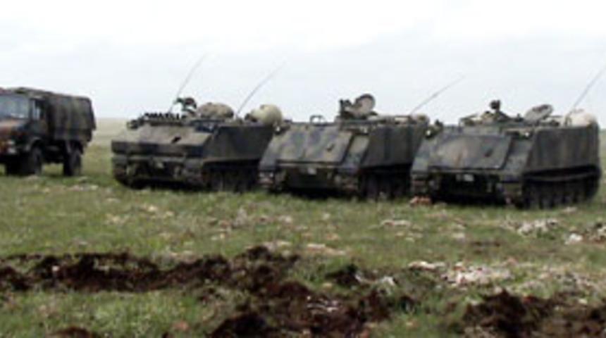 Irak sınırına askeri sevkıyat s&uuml;r&uuml;yor