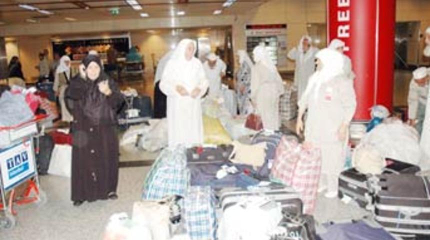 İlk hac kafilesi yola &ccedil;ıkıyor