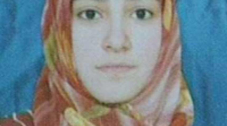 G&uuml;neşlenirken &uuml;zerine kaya d&uuml;ş&uuml;p &ouml;ld&uuml;