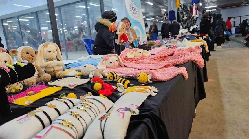 Arnavutköylü kadınlar "El Emeği Göz Nuru" standında ürünlerini satma fırsatı buluyor