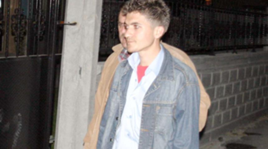 Korsan cd satıcıları polisi bı&ccedil;akladı