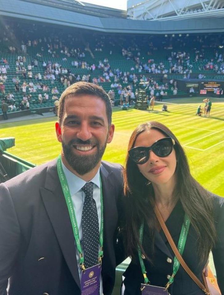 Futbolcu Arda Turan pahalı eşyalarıyla tanınan eşi Aslıhan Turan'a çanta almak için Seçil Erzan'dan bakın kaç para istedi! Bomba mesajlar: "Futbolu bıraktım ya ben senin lafına..." G2