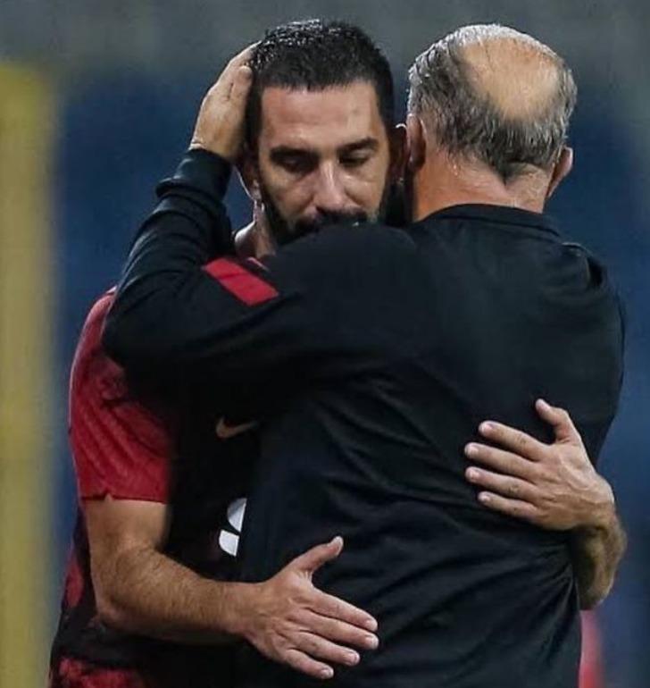 Futbolcu Arda Turan pahalı eşyalarıyla tanınan eşi Aslıhan Turan'a çanta almak için Seçil Erzan'dan bakın kaç para istedi! Bomba mesajlar: "Futbolu bıraktım ya ben senin lafına..." G3