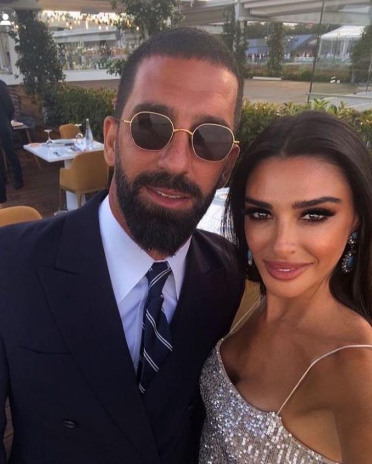 Futbolcu Arda Turan pahalı eşyalarıyla tanınan eşi Aslıhan Turan'a çanta almak için Seçil Erzan'dan bakın kaç para istedi! Bomba mesajlar: "Futbolu bıraktım ya ben senin lafına..." G4