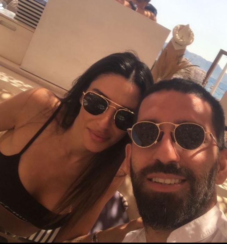 Futbolcu Arda Turan pahalı eşyalarıyla tanınan eşi Aslıhan Turan'a çanta almak için Seçil Erzan'dan bakın kaç para istedi! Bomba mesajlar: "Futbolu bıraktım ya ben senin lafına..." G5