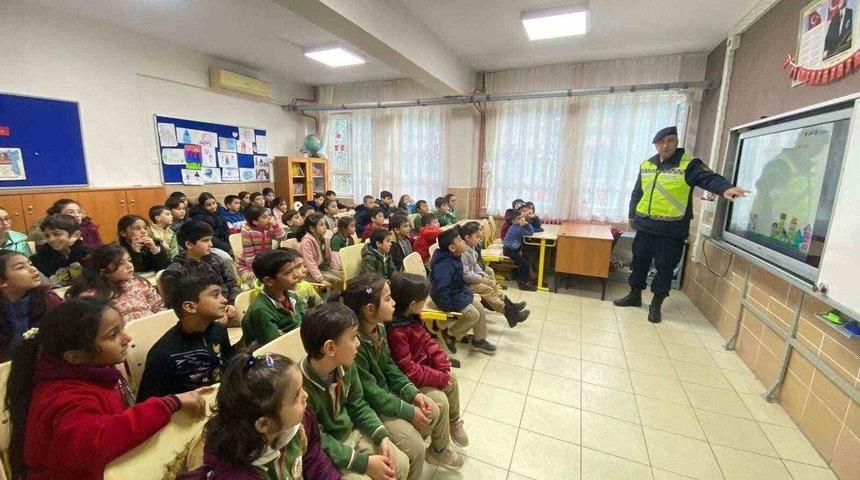 Aydın’da 58 öğrenci “trafik dedektifi” oldu