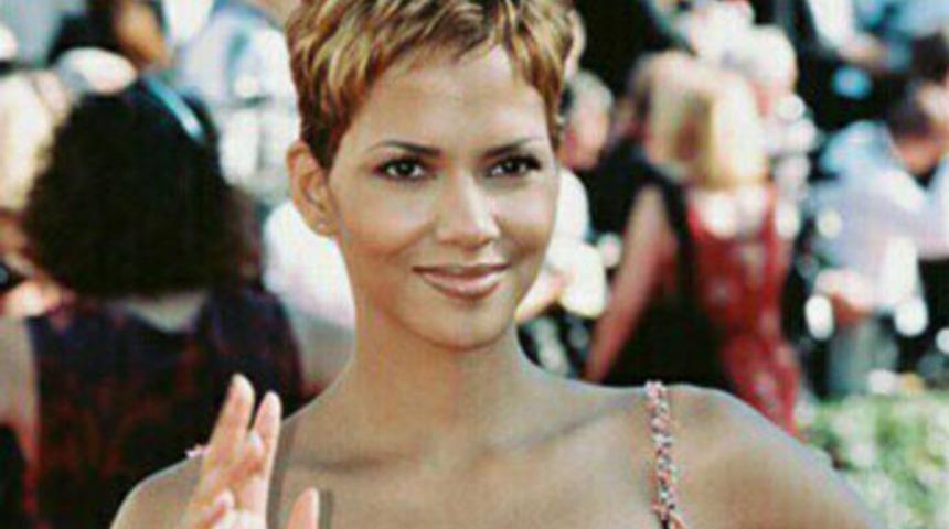 Halle Berry şarkıcı oldu