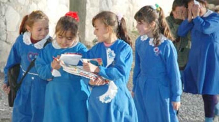 Bu k&ouml;yde ilk&ouml;ğretimdeki t&uuml;m &ouml;ğrenciler nişanlı