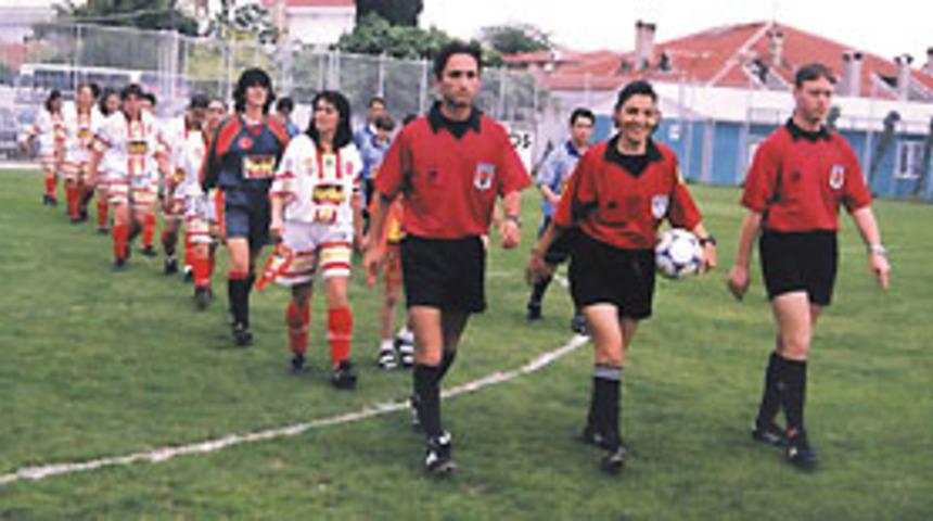 K&uuml;freden futbolcuya hapis cezası