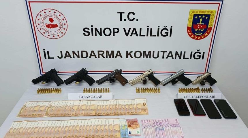 Sinop'ta silah kaçakçılığı operasyonunda 5 zanlı yakalandı